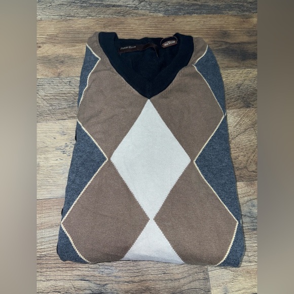 Perry Ellis Argyle V-Neck Sweater - Picture 4 of 4